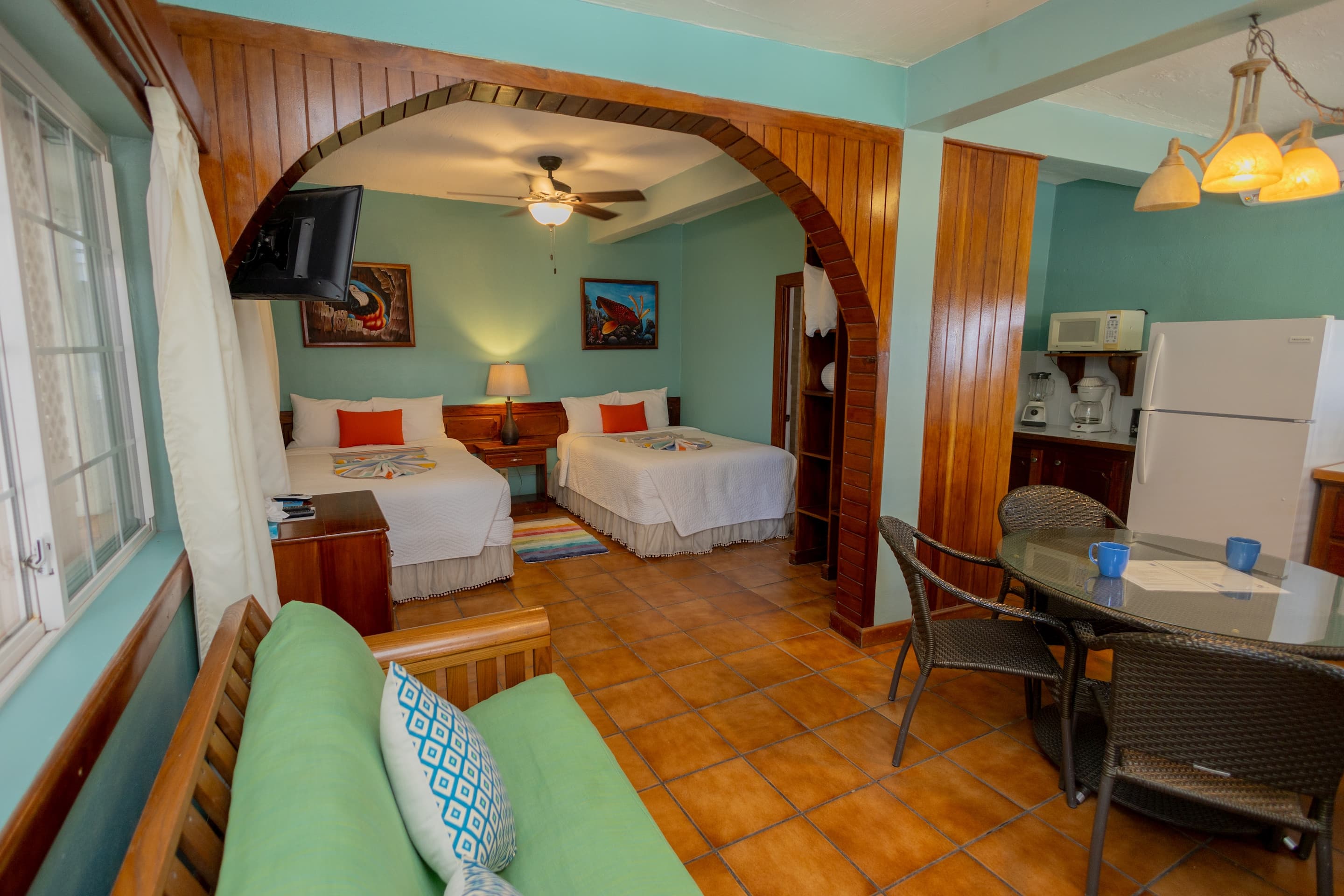 The suite has 2 double beds, futon, fully equipped kitchen, a/c, ceiling fans TV with Cable and WiFi