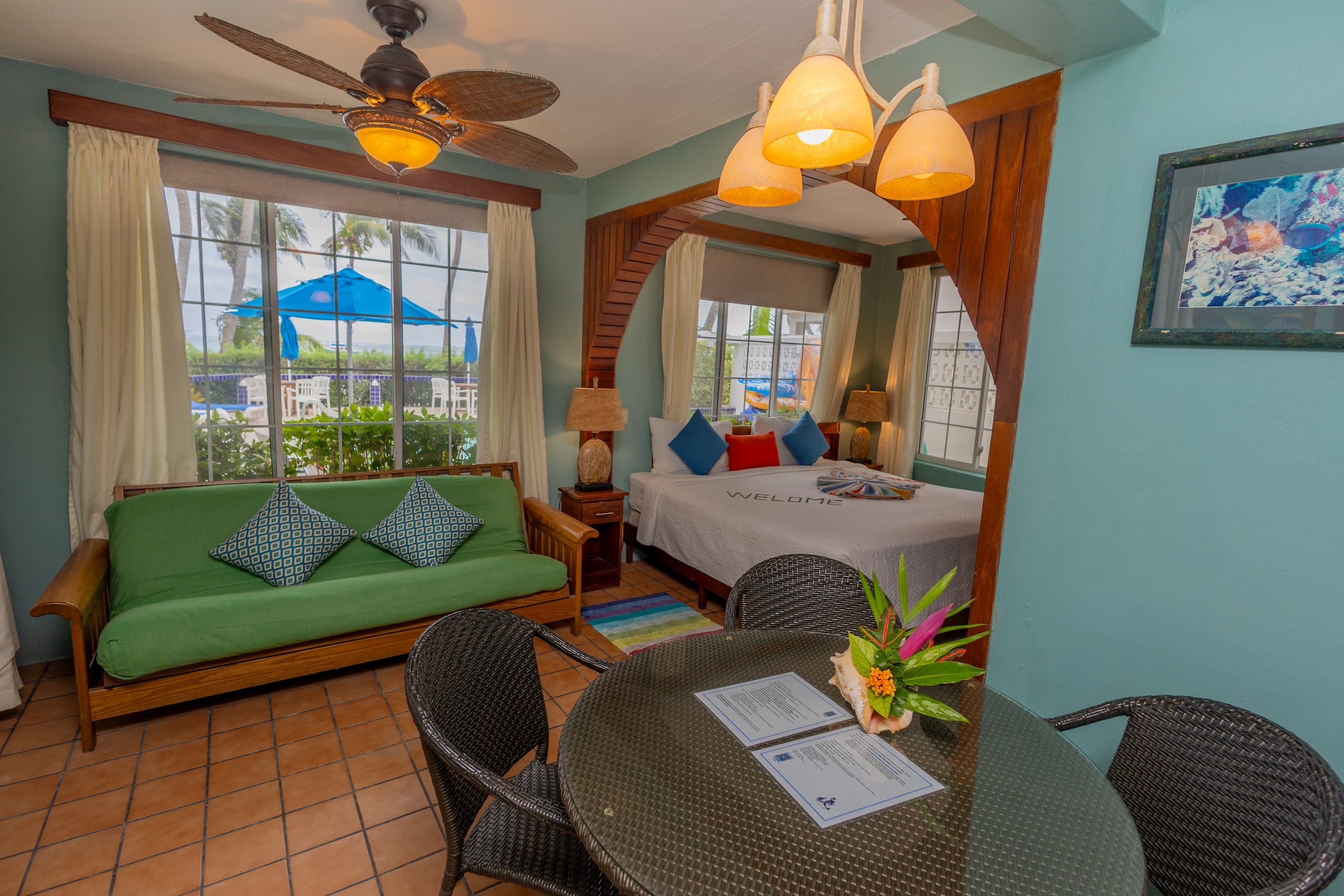 Suite with king bed, futon, large windows, pool view, fully equipped kitchen, a/c, TV with Cable