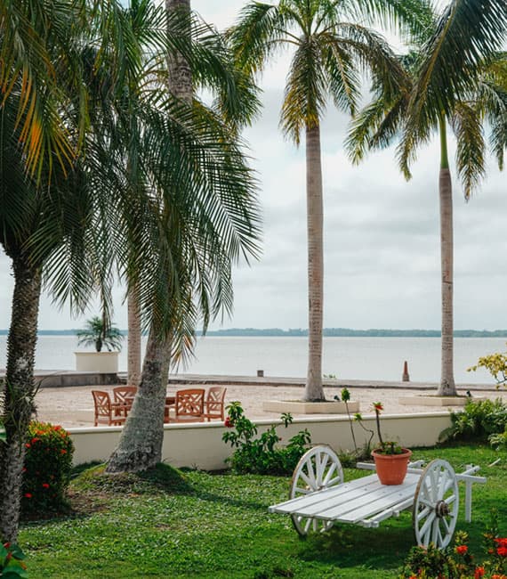 Tony's Inn & Beach Resort