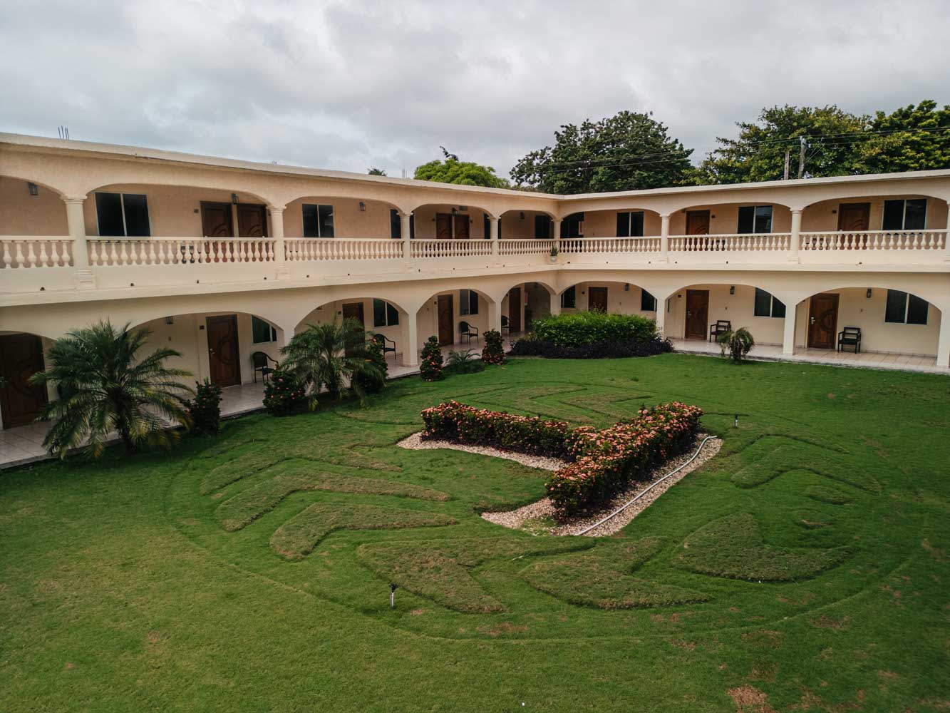 Tony's Inn & Beach Resort